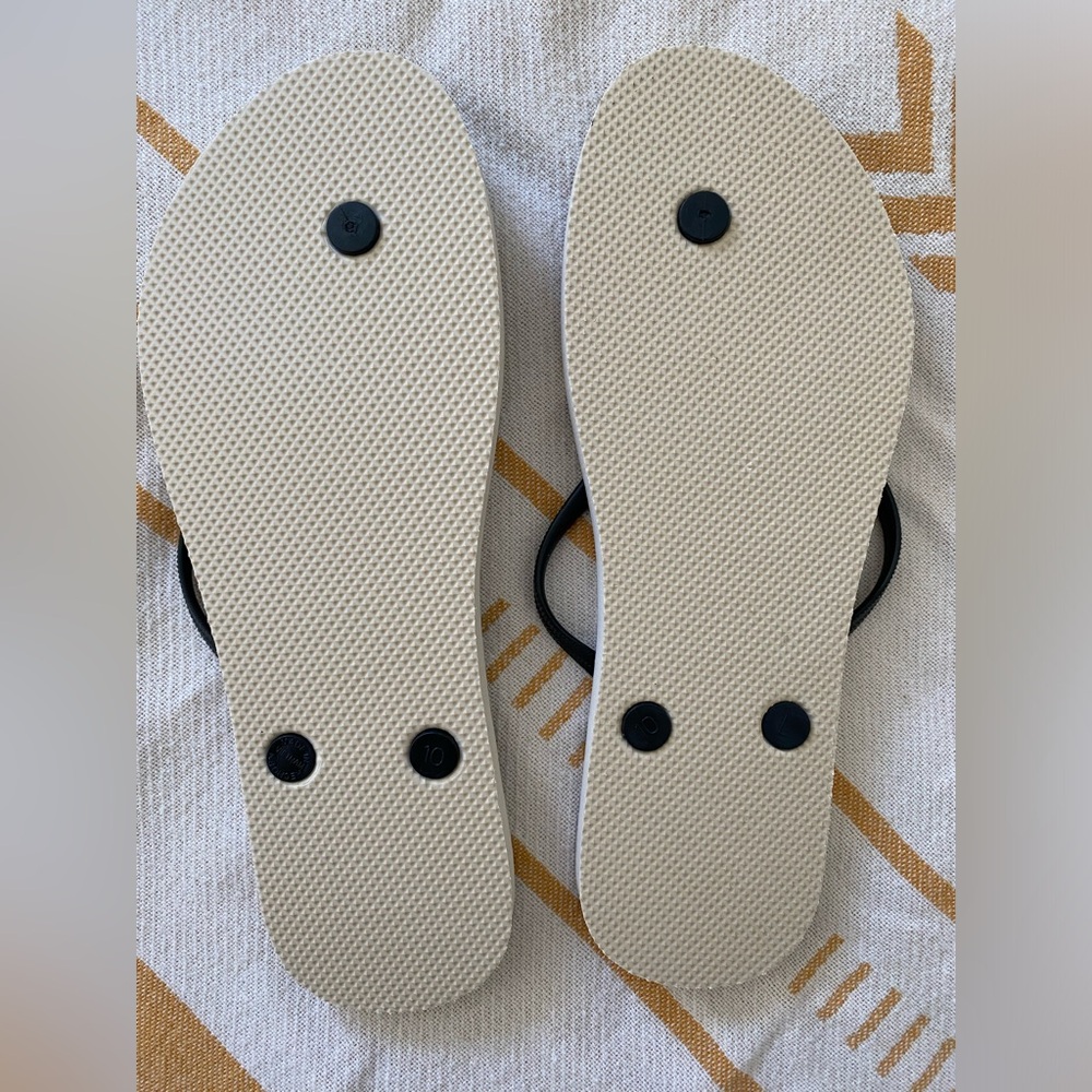 Old Navy Flip Flops - Picture 3 of 5